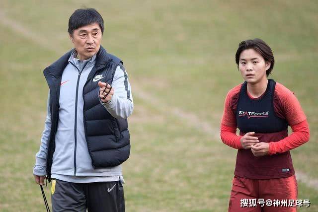 “港脚”凭借稳定表现闪耀中超 掀起引援新潮流